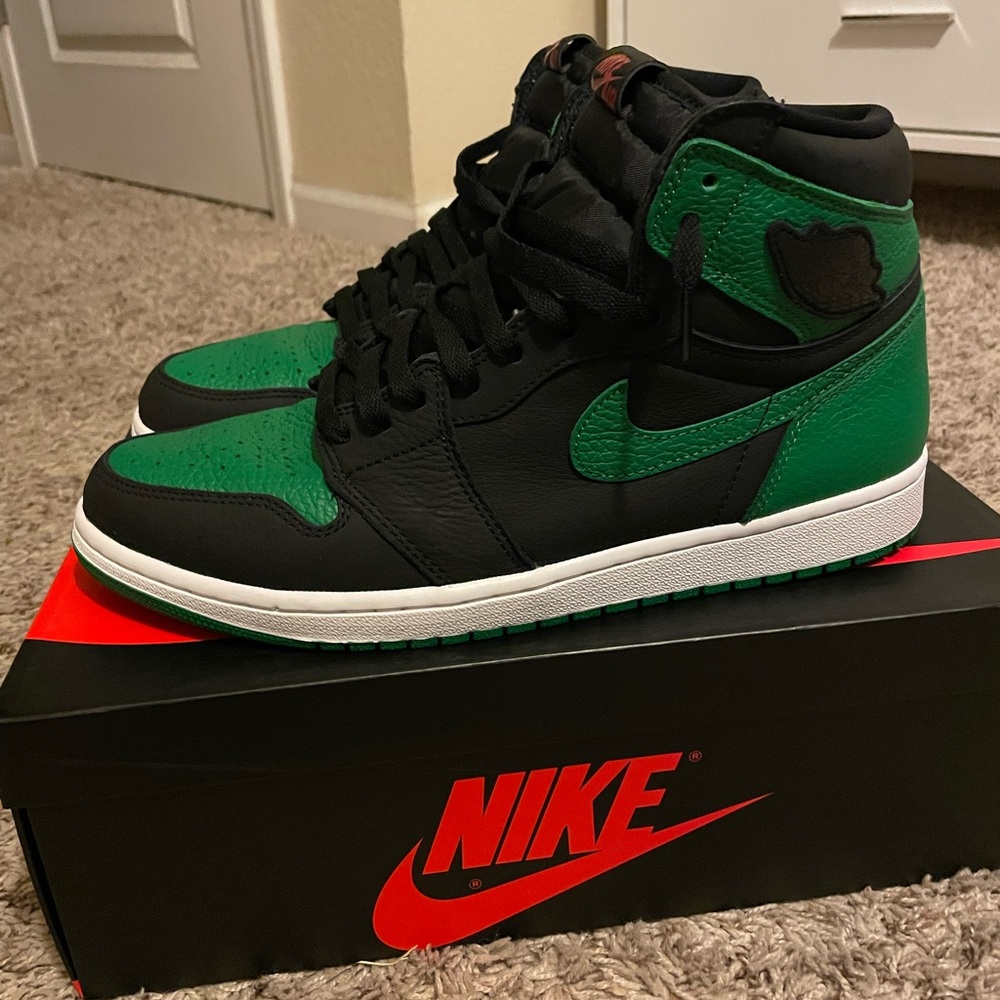 SOLD - Jordan 1 “Pine Green”